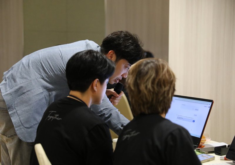 Workshop ในห้อง อ.เบิร์ด ลงไปช่วยผู้เรียนที่หน้าจอทีละคน