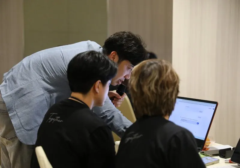 Workshop ในห้อง อ.เบิร์ด ลงไปช่วยผู้เรียนที่หน้าจอทีละคน